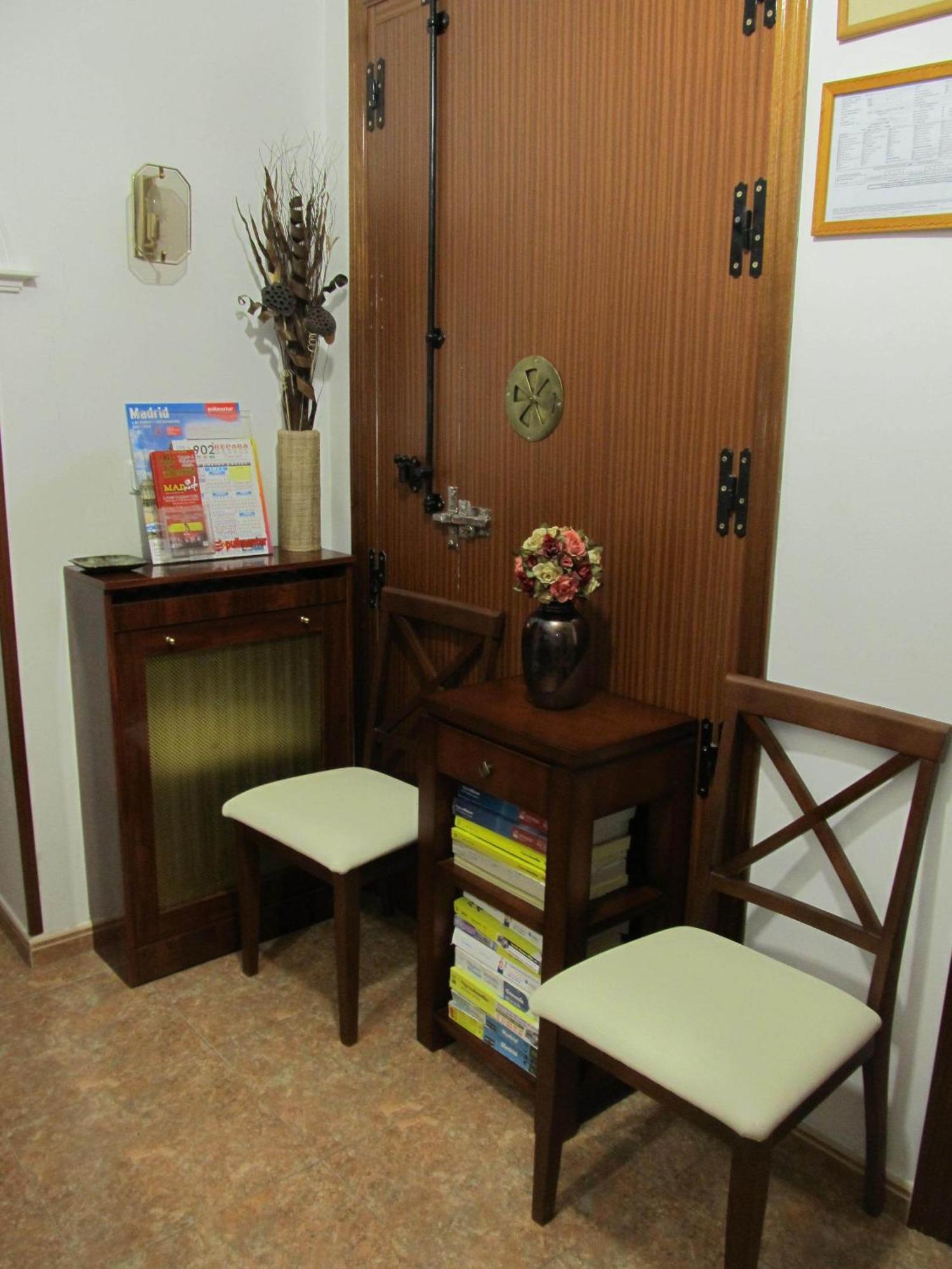 Hostal Las Torres Madrid Exterior photo
