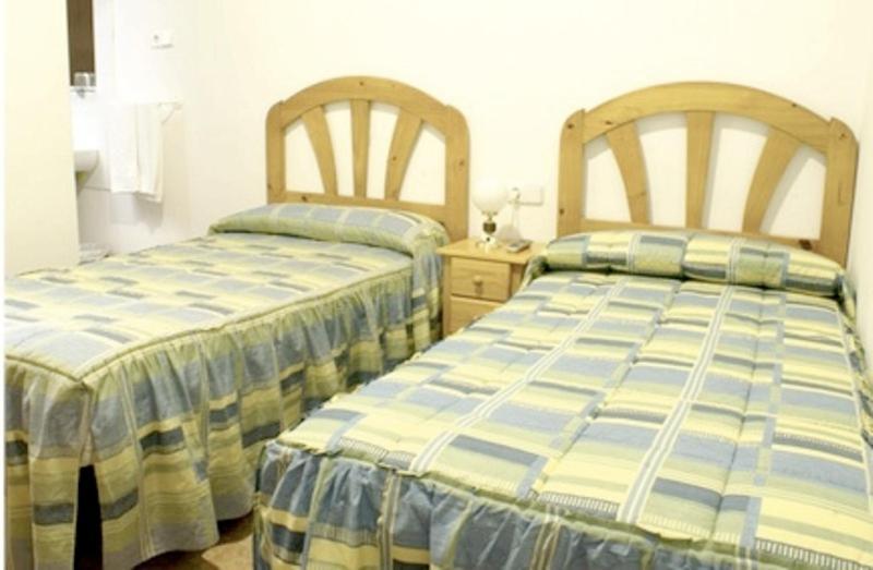 Hostal Las Torres Madrid Room photo